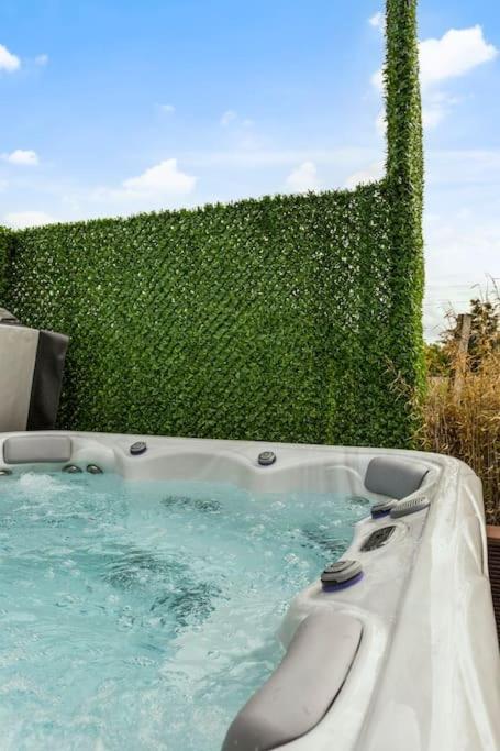 Schitterende Loft Met Jacuzzi En Sauna In Mechelen Eksteriør billede